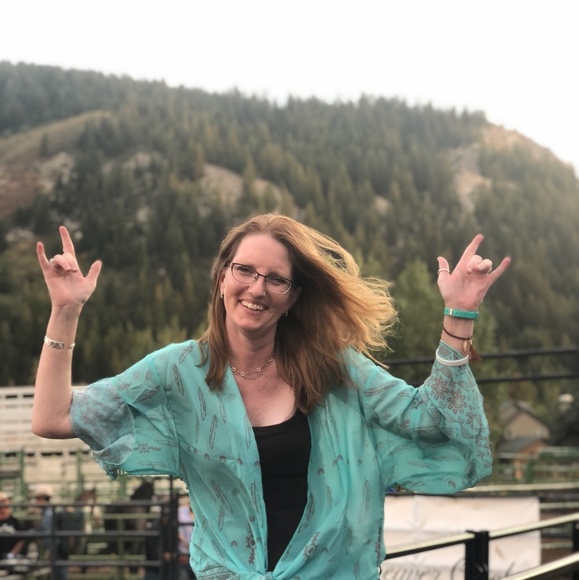 Meet your Posher, Amelia - Picture 1 of 2